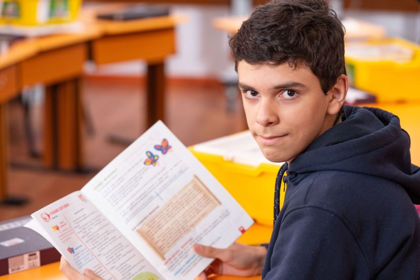 Sondaj de opinie publică Narada: educația din România se confruntă astăzi cu o criză de relație și de adaptare emoțională a copiilor Narada - copii campanie (2)